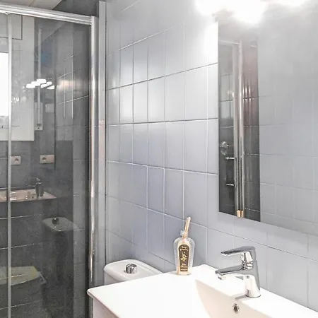 Stunning In With Kitchen Apartment *